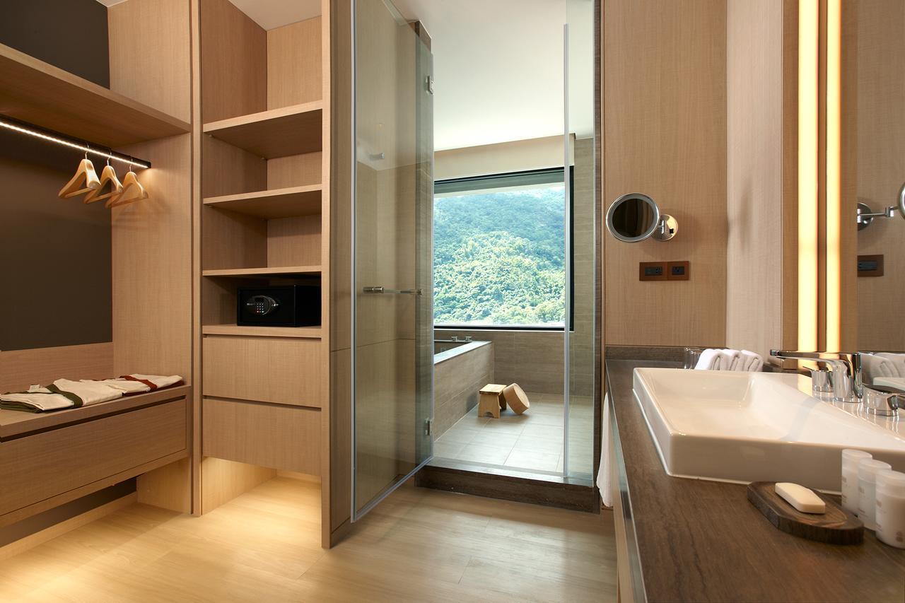 Mu Jiaoxi Hotel Exterior photo A bathroom in a hotel